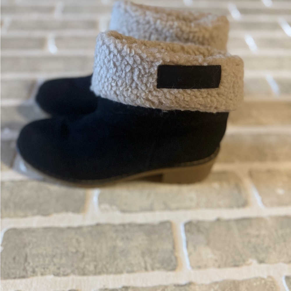 New Women's Black and Cream Ankle Boots - Picture 4 of 6